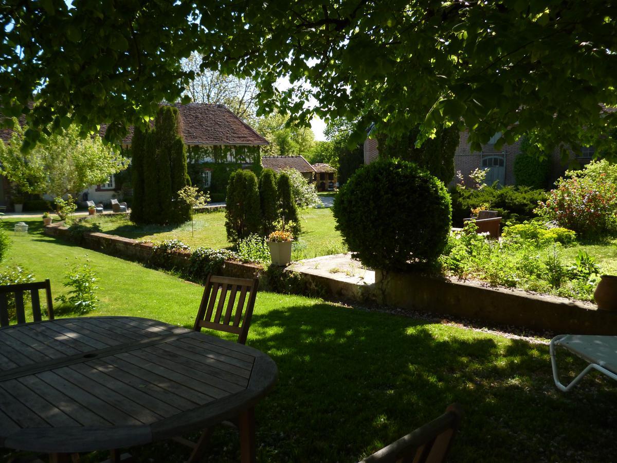 Bed and Breakfast Domaine De La Creuse Moussey  Экстерьер фото